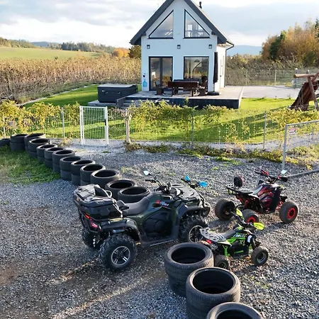 W Slonecznikach, Jacuzzi, Quady, Gory בית נופש Debowina